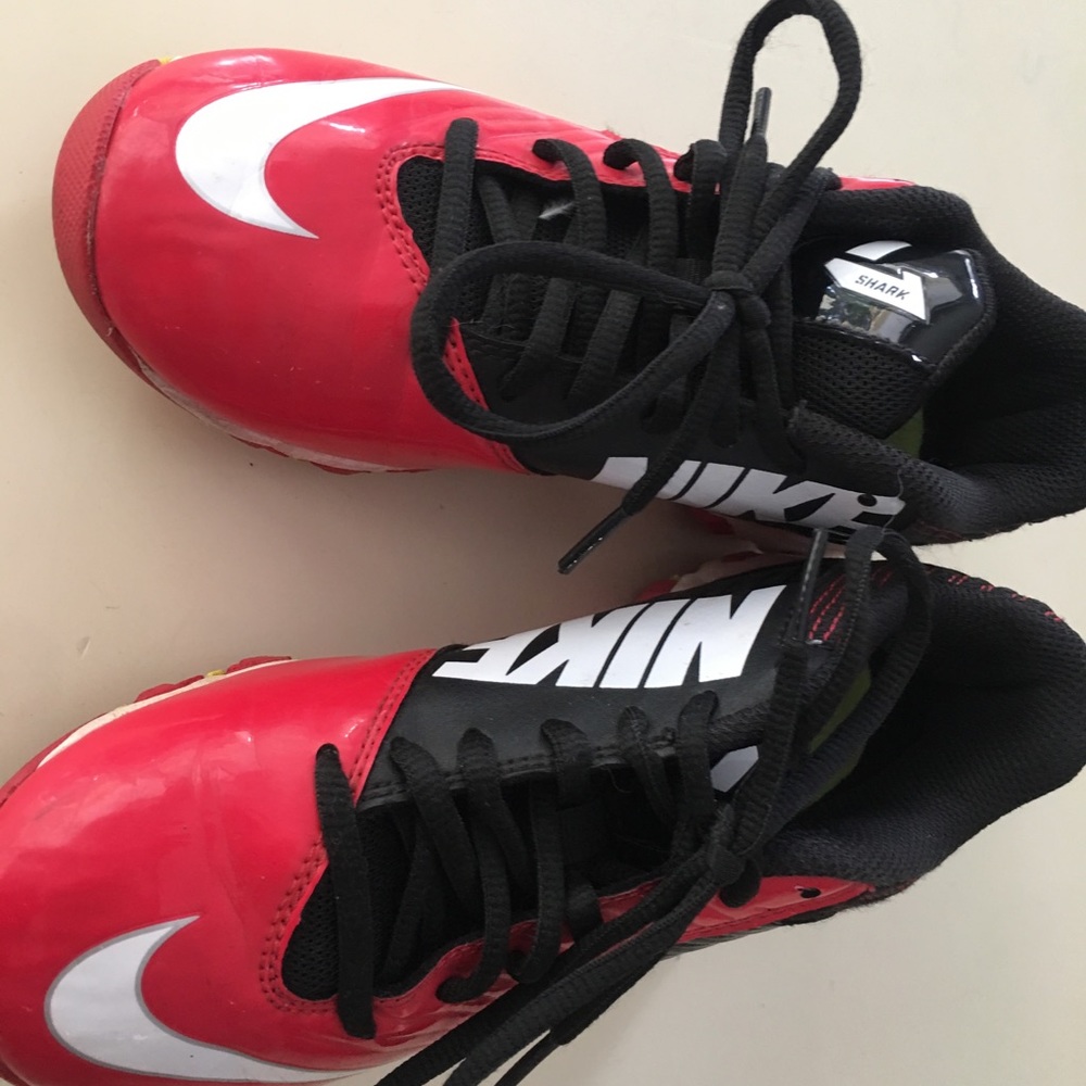 Boys size 2 Nike baseball cleats excellent cond.